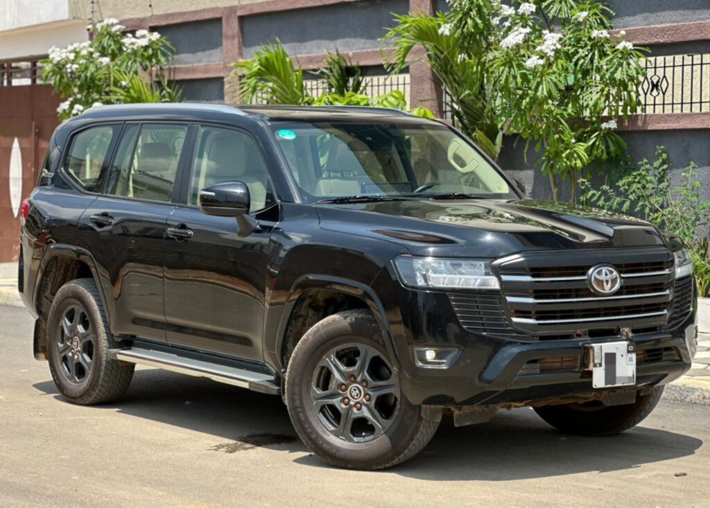 ban auto land cruiser